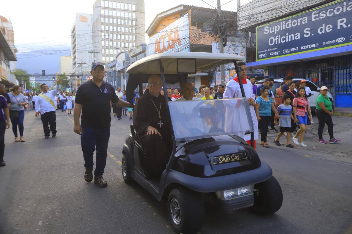 Miles de sampedranos acompañan procesión del Santo Entierro