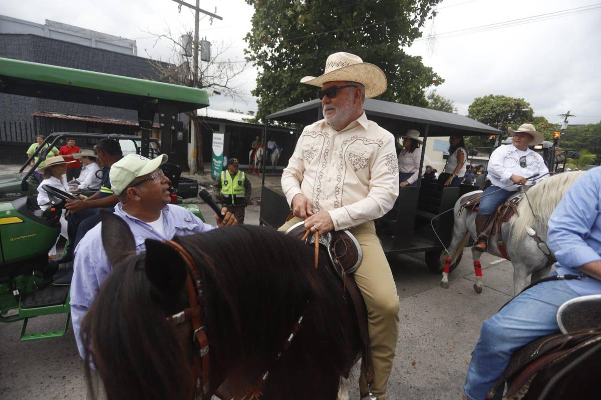 Ambiente, color y tradición: así luce el desfile hípico en San Pedro Sula