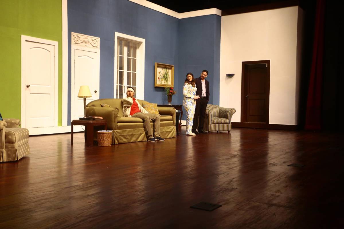 “Taxi”, la obra de teatro que cautiva con humor a los sampedranos