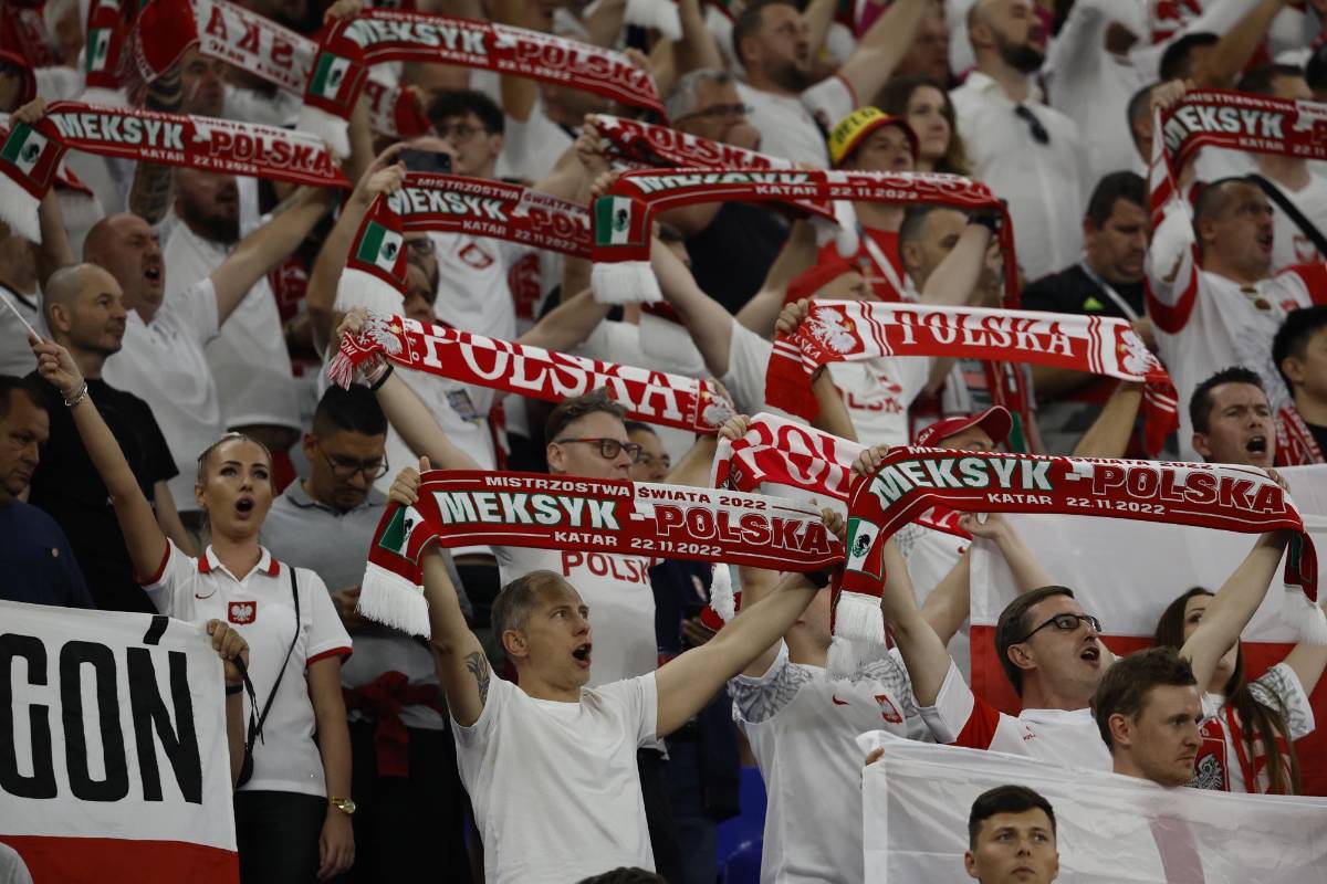 Chicas, hondureño presente y besos en debut de México