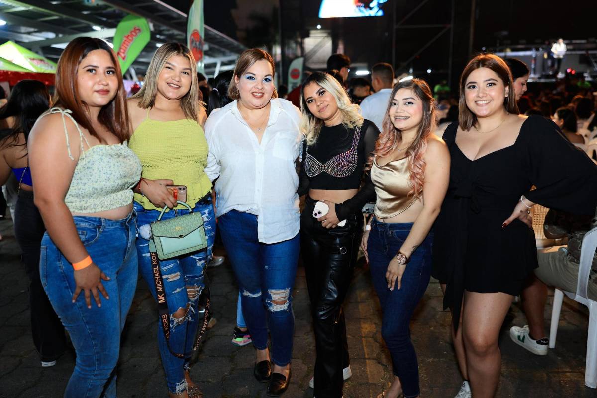 La juventud sampedrana disfrutó en el concierto de Beéle