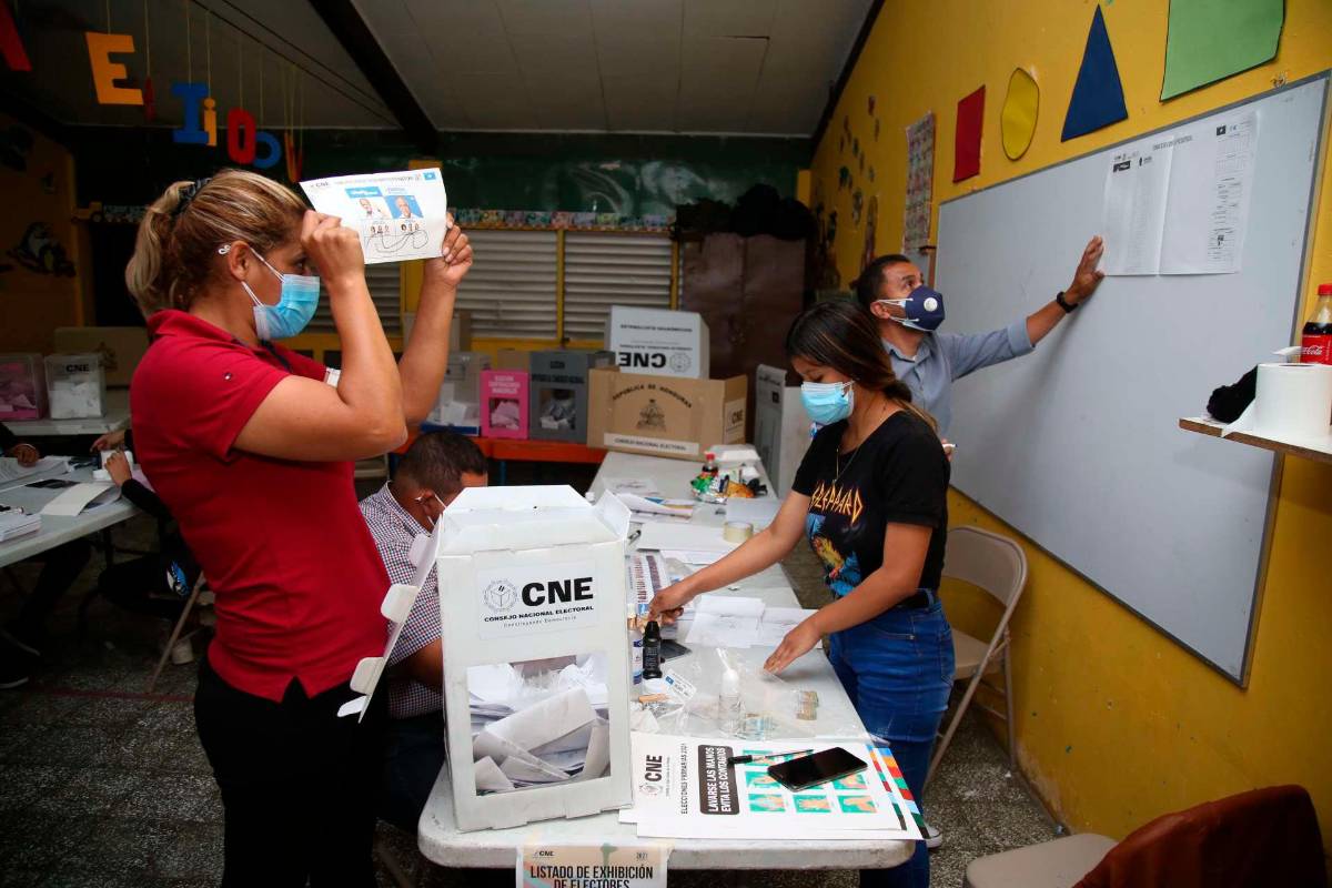 Aún no definen si entregarán las credenciales con nombres