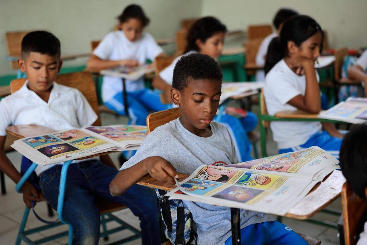 Escolares de la Flor de Cuba reciben taller sobre el bullying