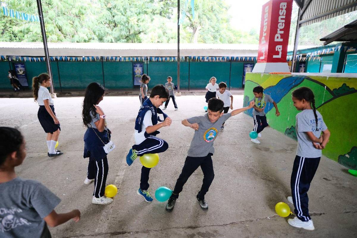 Fascículos de Mente Sana llegan a estudiantes del sector Calpules
