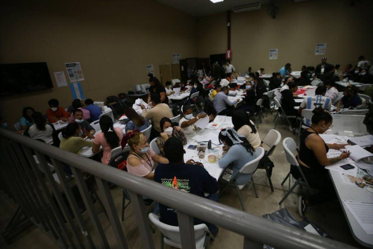 Hermetismo: prensa no puede ingresar a escrutinio de Libre, pero sí del PN y PL