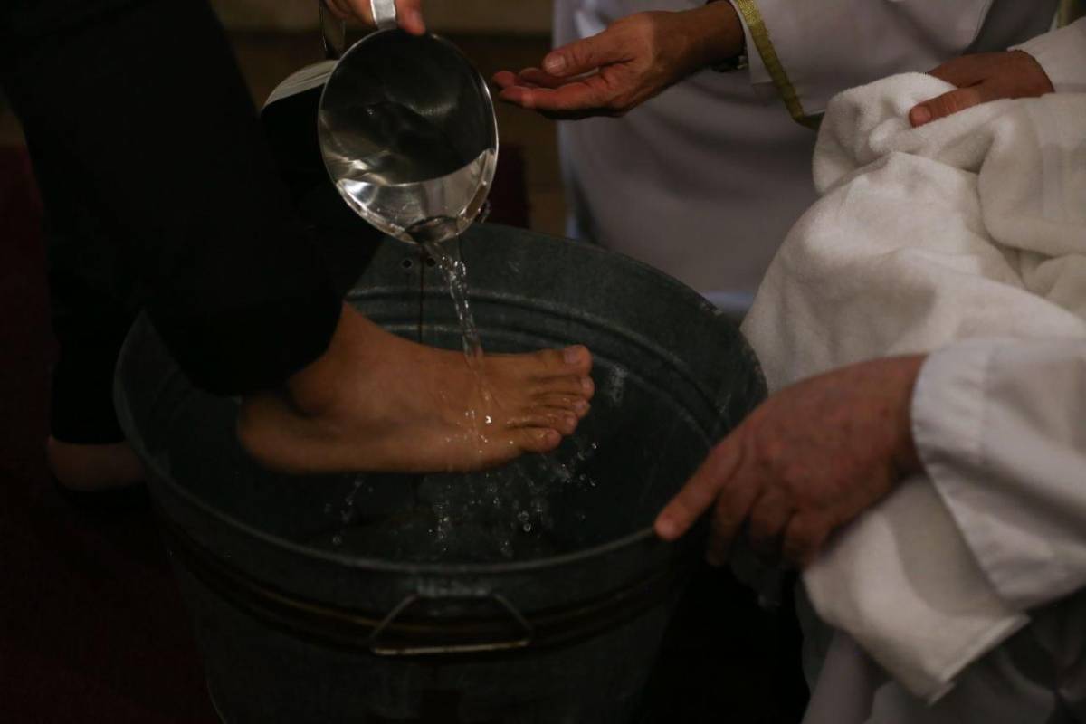 Jueves Santo: fieles recrean el gesto de humildad de Jesús en el lavatorio de los pies