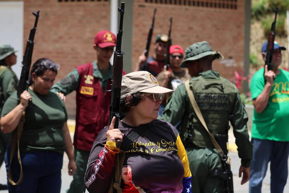Maduro ordena entrenamiento militar de civiles ante un eventual ataque de EEUU