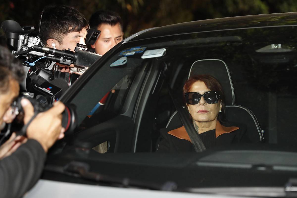 Silvia Pinal murió “en paz, tranquila y bella”, aseguran sus hijos