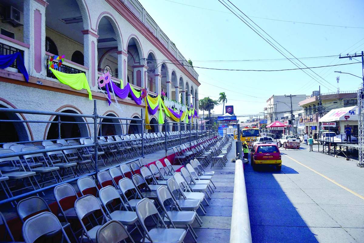 Hoy es noche del gran Carnaval y desfiles de carrozas en La Ceiba