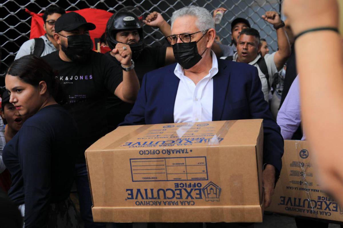 Cientos de simpatizantes de Libre bloquean proceso del Trep en el CNE