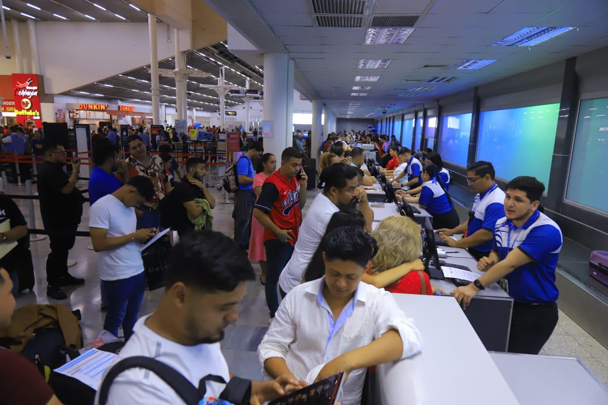 Copa Airlines está reprogramando y compensando a sus viajeros por las cancelaciones.