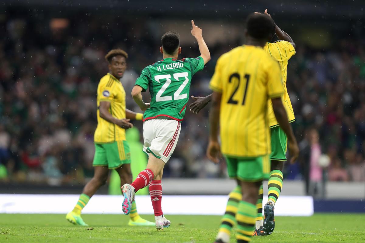 Hirving ’Chucky’ Lozano celebrando su gol para el empate de México 2-2.