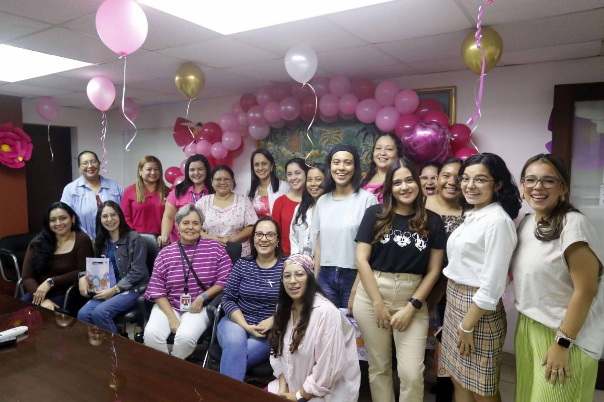 Después de la charla magistral las asistentes disfrutaron del convivio.