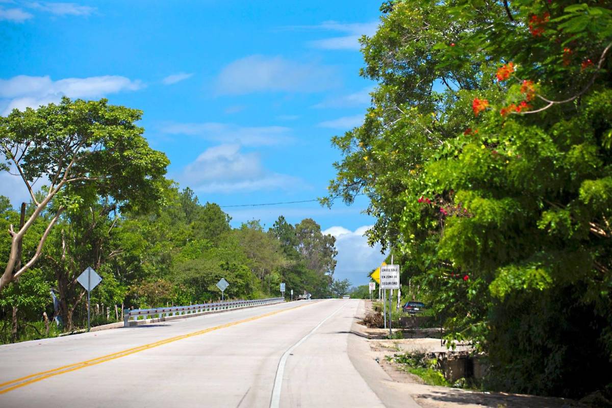 Xiomara Castro inaugura 27 km de pavimentación en la CA-6