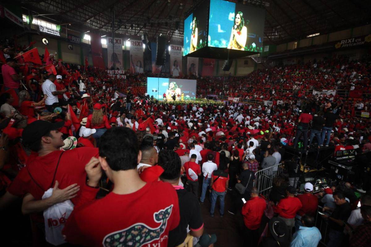 Reapariciones y respaldo a Rixi: las imágenes que dejó la asamblea de Libre en Tegucigalpa