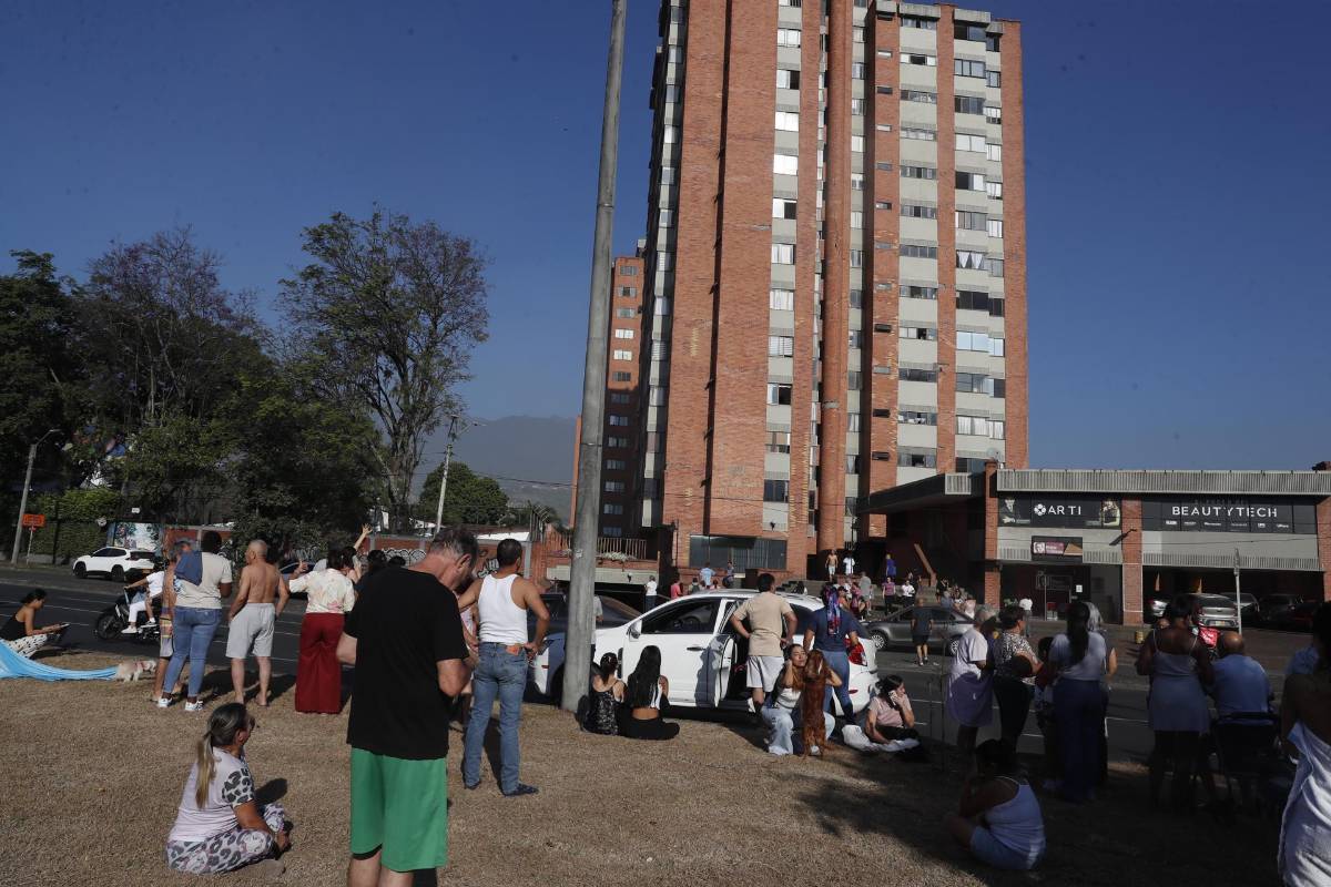 Colapsó histórica catedral: las impactantes imágenes del sismo de 7,4 en Colombia