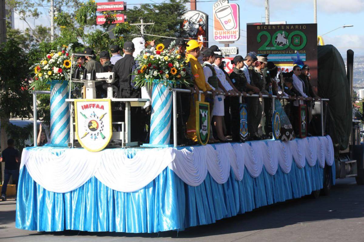 Con despliegue militar, las Fuerzas Armadas celebran los 200 años de creación del Ejército