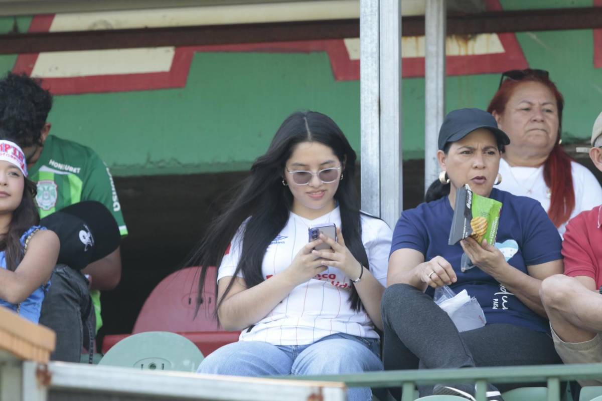 Esposa de futbolista y argentina enamoran: las bellezas en el Marathón-Olimpia