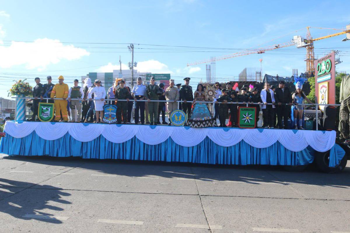 Con despliegue militar, las Fuerzas Armadas celebran los 200 años de creación del Ejército