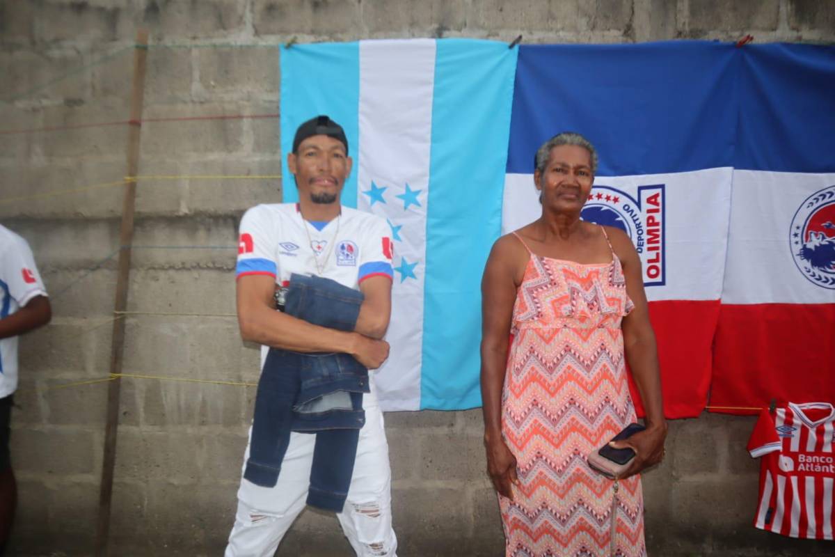 Familiares de Jerry Bengtson han llegado al estadio Francisco Martínez de Tocoa.