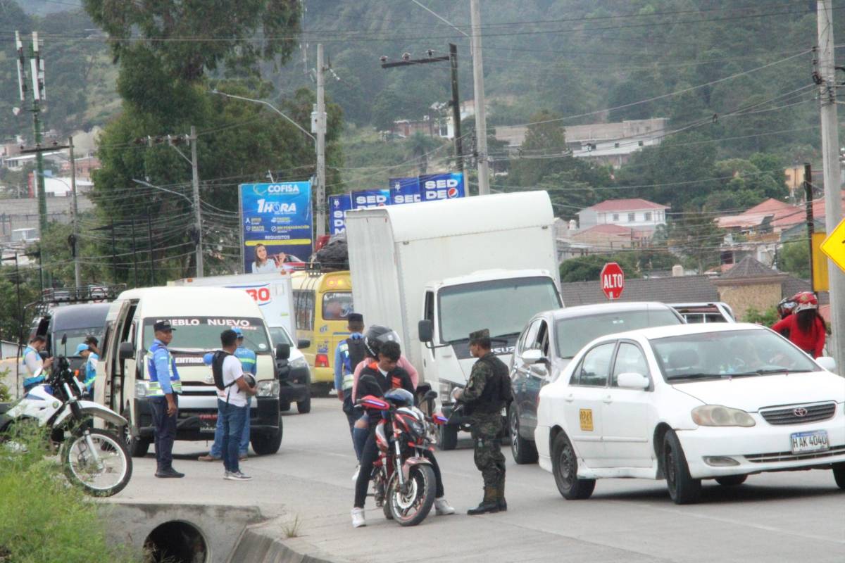 Transporte arrecia operativos contra taxis ilegales en Copán