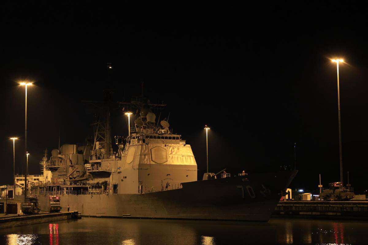 Poderoso buque lanzamisiles de Estados Unidos llega a Panamá