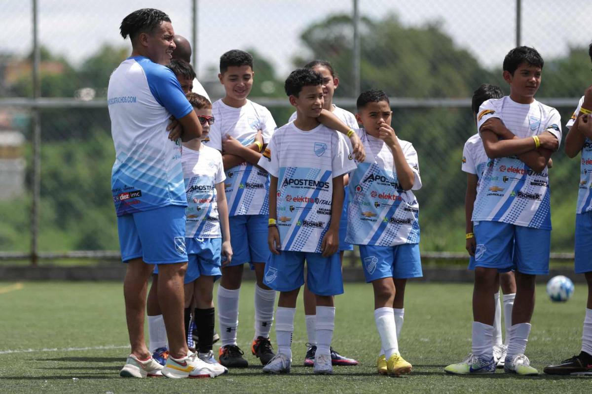 Rambo de León es una de las leyendas de Honduras que le estará impartiendo clases a los pequeños durante esta semana.