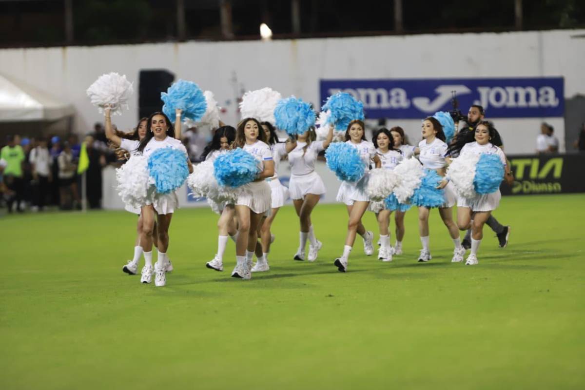 Sensuales y encantadoras pomponeras en La Gran Revancha