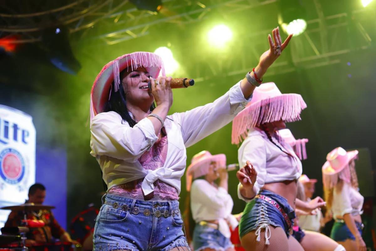 Chicas Roland brillan en la Feria Juniana 2026 del Campo Agas