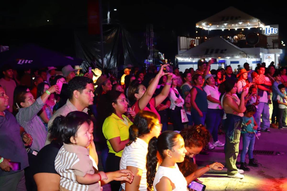 Chicas Roland brillan en la Feria Juniana 2026 del Campo Agas