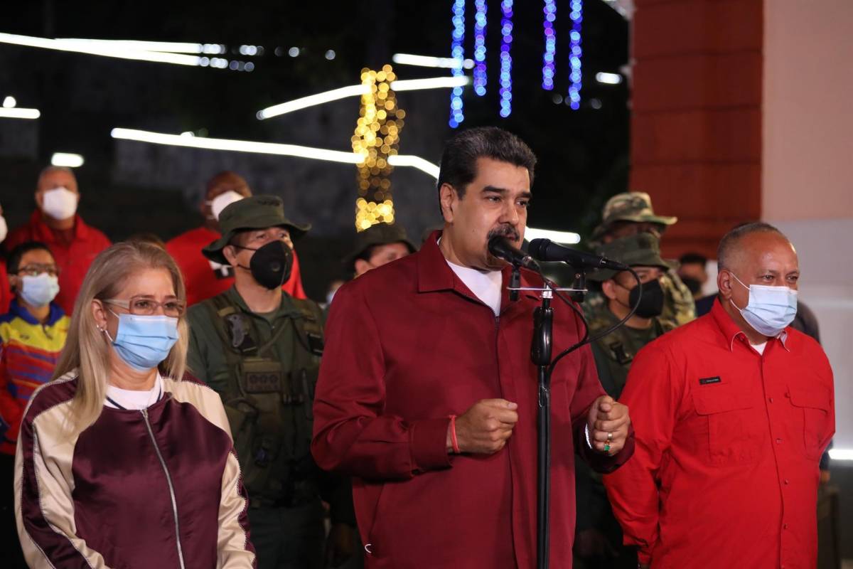 Maduro califica de “enemigos” y “espías” a observadores de la UE en Venezuela