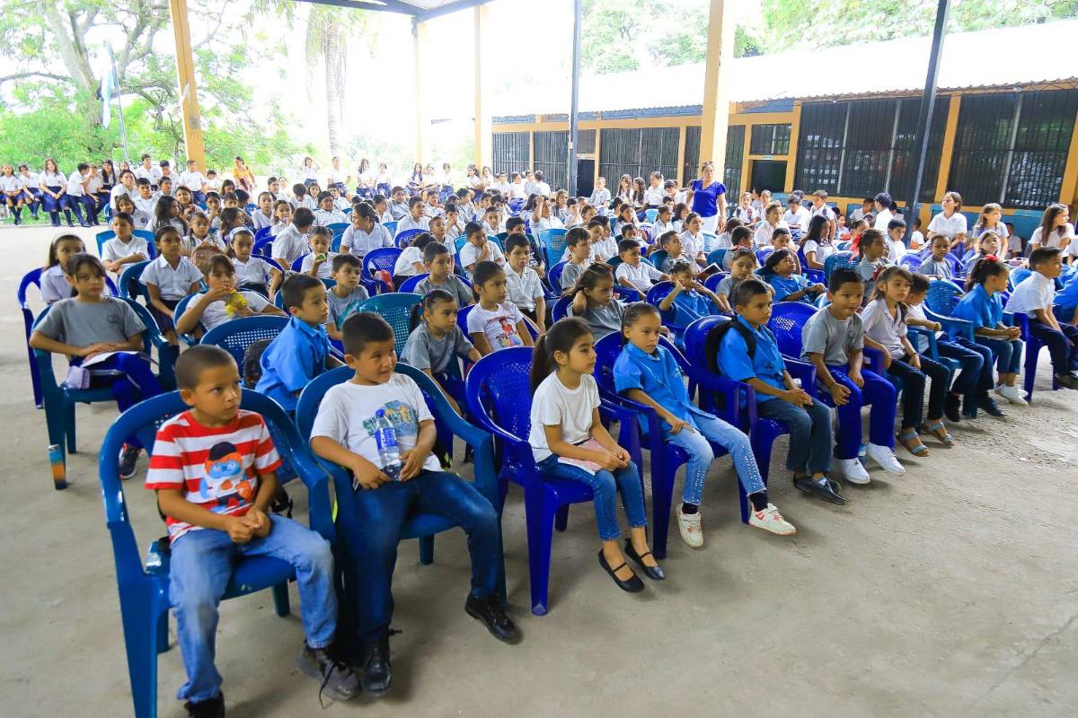 Alumnos de escuela Cabañas aprendieron con fascículos de Mente Sana