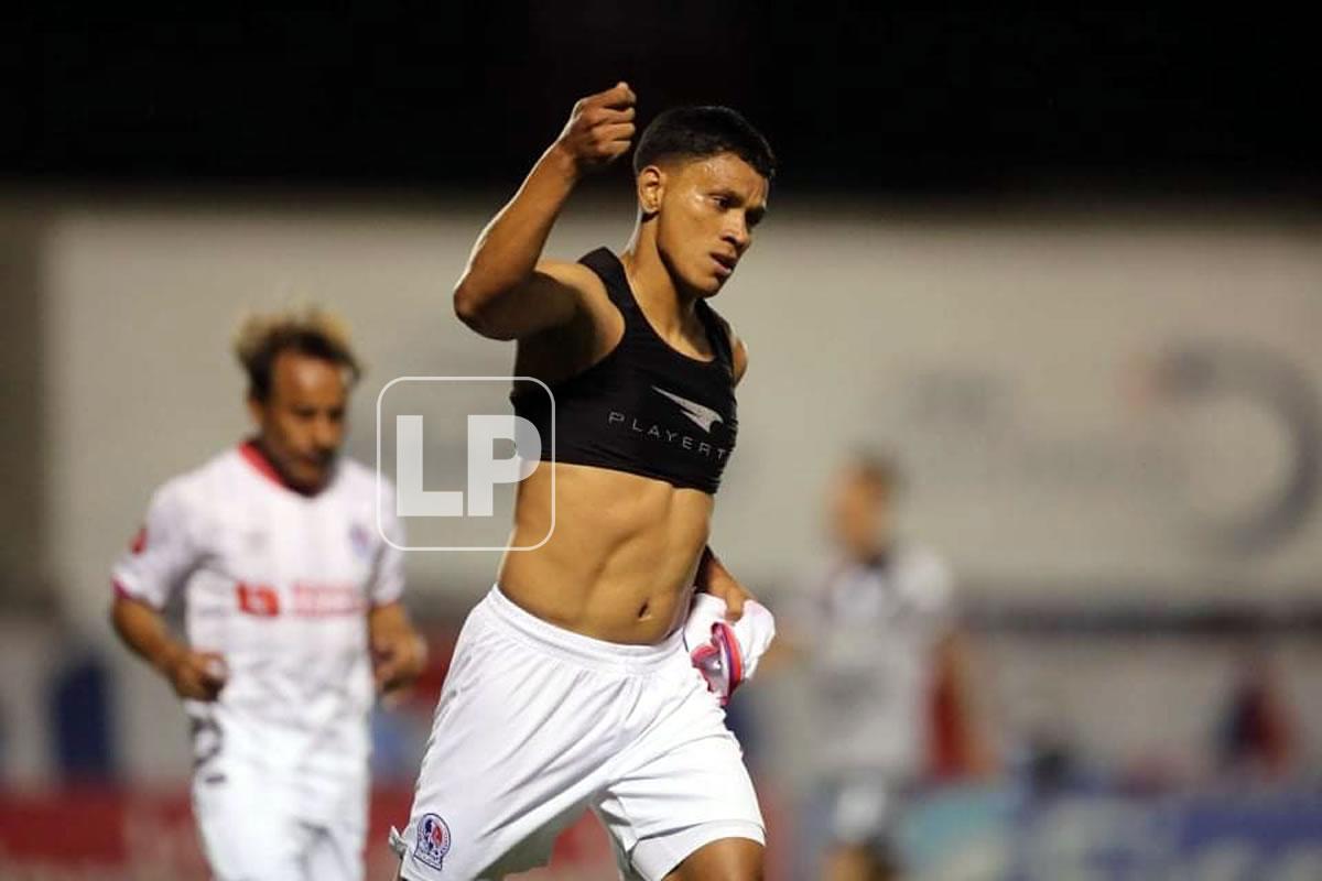 Bryan Moya celebrando su primer gol con el Olimpia en este torneo.