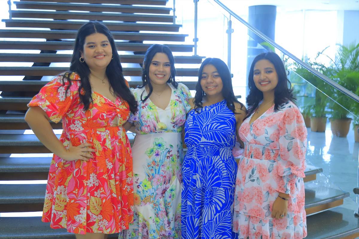 Camila Martínez con Sophia Morales, Valeria Moncada y Luz Mejía.