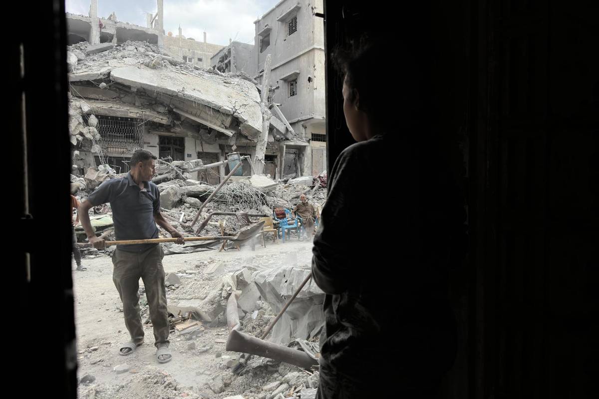 Inicia la limpieza de escombros en Gaza tras la promesa de reconstrucción de Trump