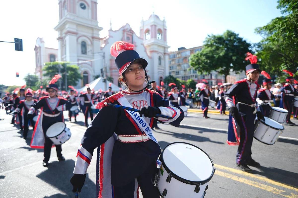 Las bandas de guerra son uno de los mayores atractivos en el desfile.