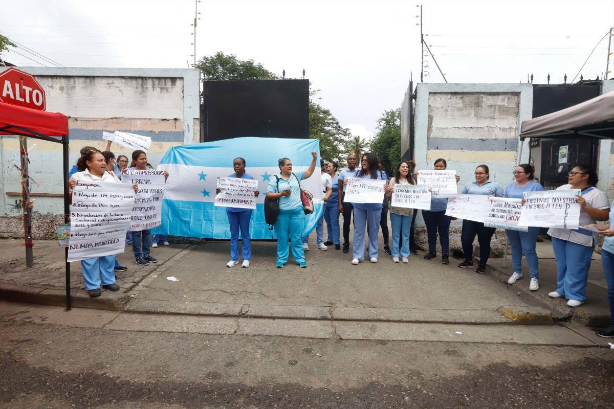 Enfermeras cumplen cuatro días en huelga