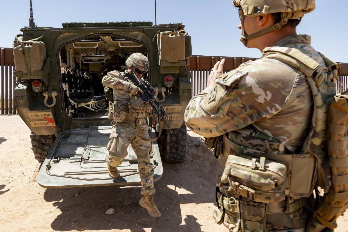 Tanques y drones: así luce la frontera militarizada en la era Trump