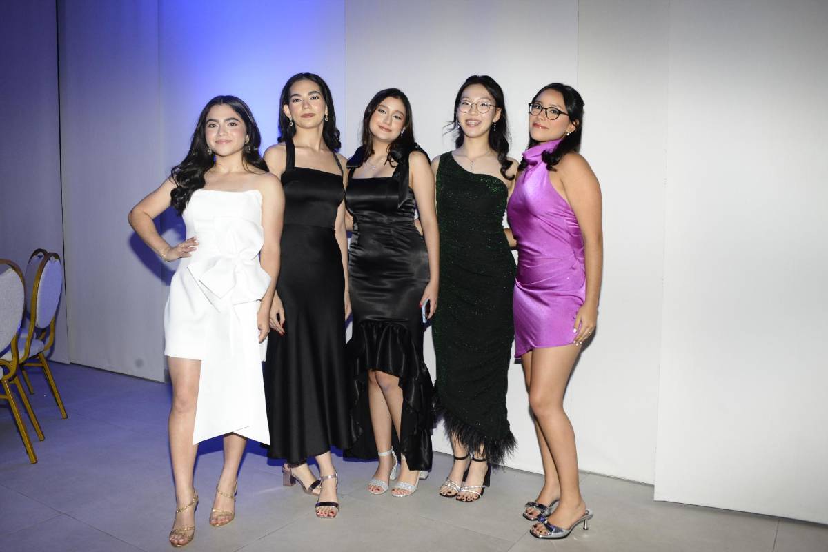 Seniors de la Episcopal El Buen Pastor festejan previo a su graduación