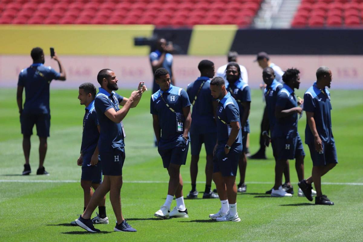 Rueda sorprende al 'estilo' de Luis Enrique: paseo descalzo antes del México-Honduras