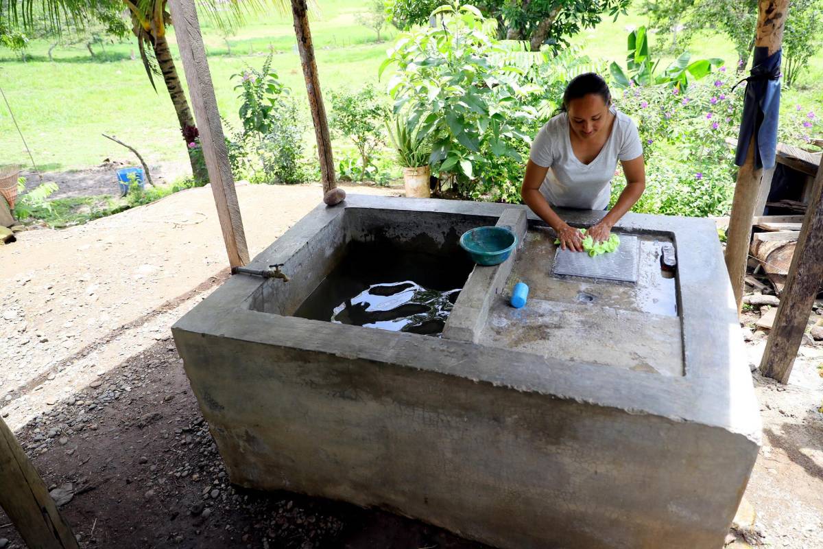 Llevan agua potable a municipio que no tenía desde Eta e Iota
