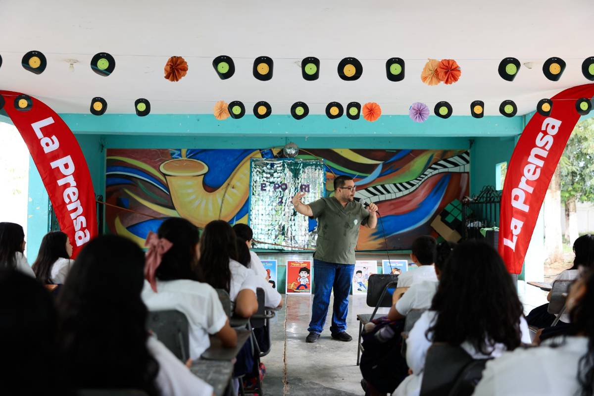 Con entusiasmo reciben visita de Mente Sana en el instituto José Castro López