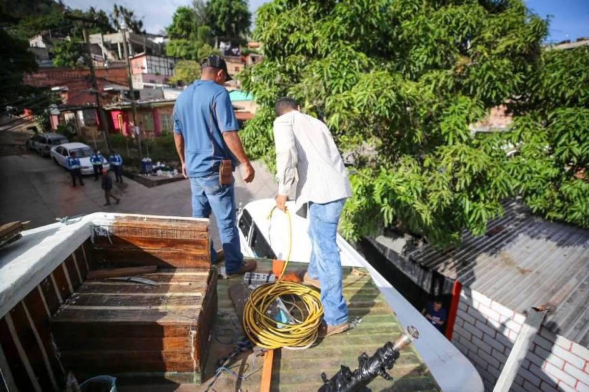 El efímero viaje del velero Rosalinda: se hundió al entrar en el mar