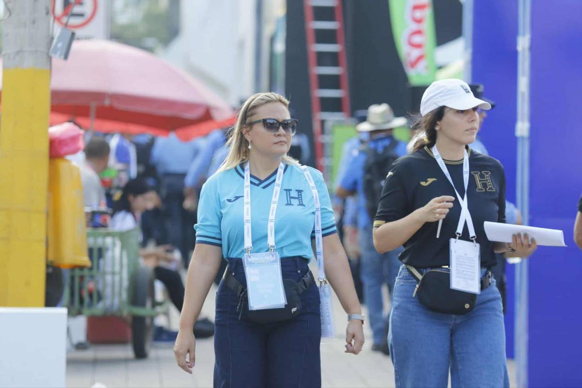 Modelo enamora en el Honduras-Costa Rica y derroche de bellezas en SPS