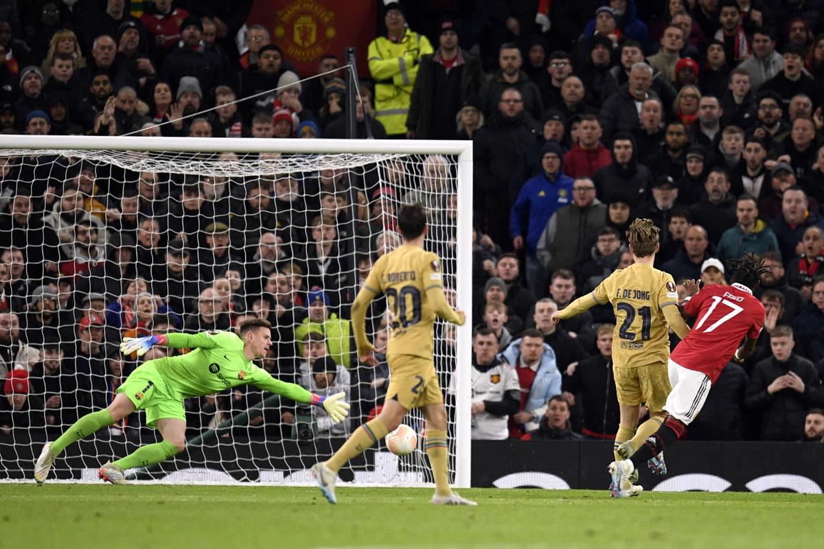 Fred marcando el empate del Manchester United ante el Barcelona.