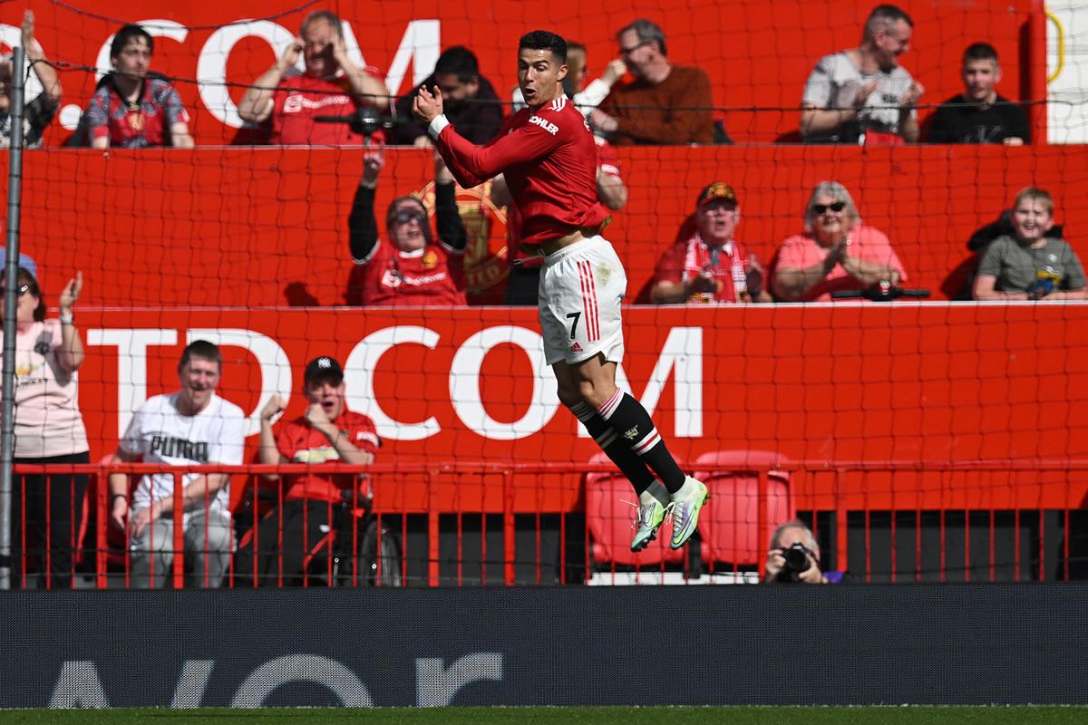 Cristiano Ronaldo realizó su original celebración tras el primer gol del partido.