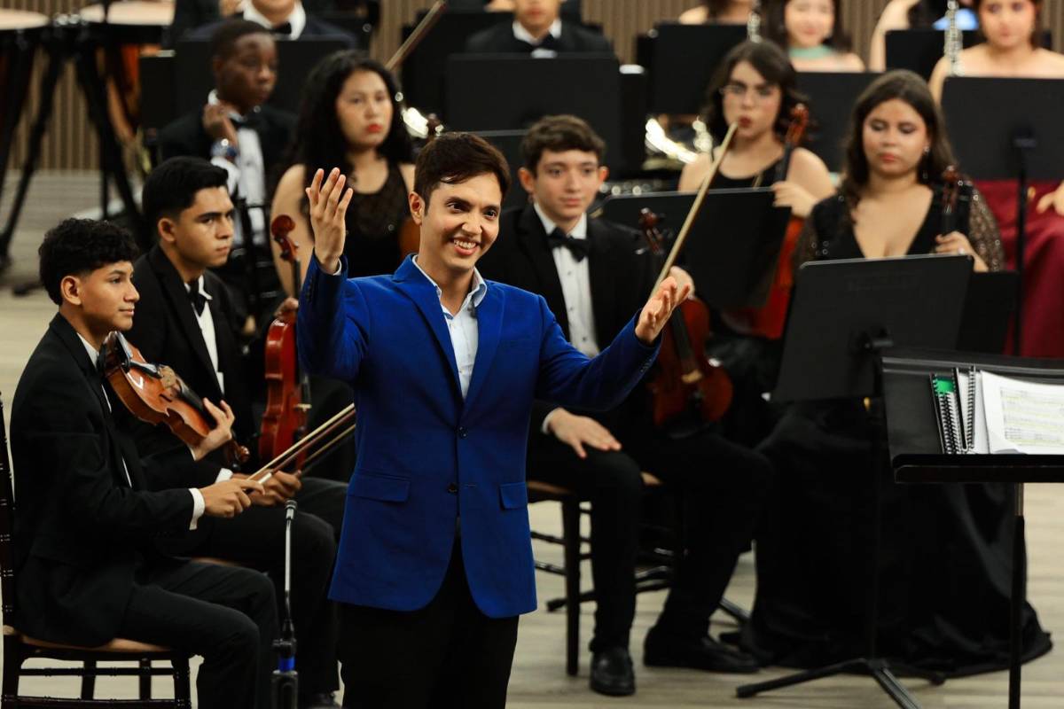 Dennis Orellana regresa a Honduras y deleita junto a la Victoriano López