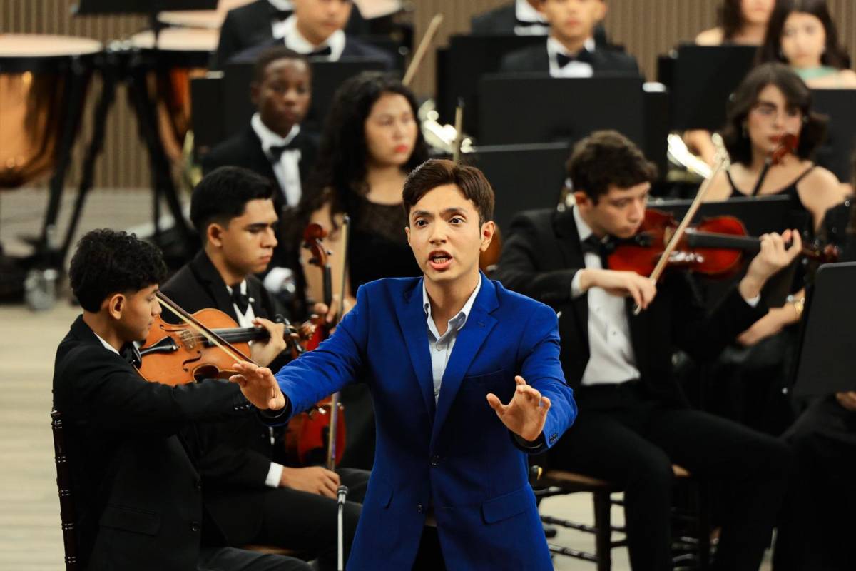 Dennis Orellana regresa a Honduras y deleita junto a la Victoriano López