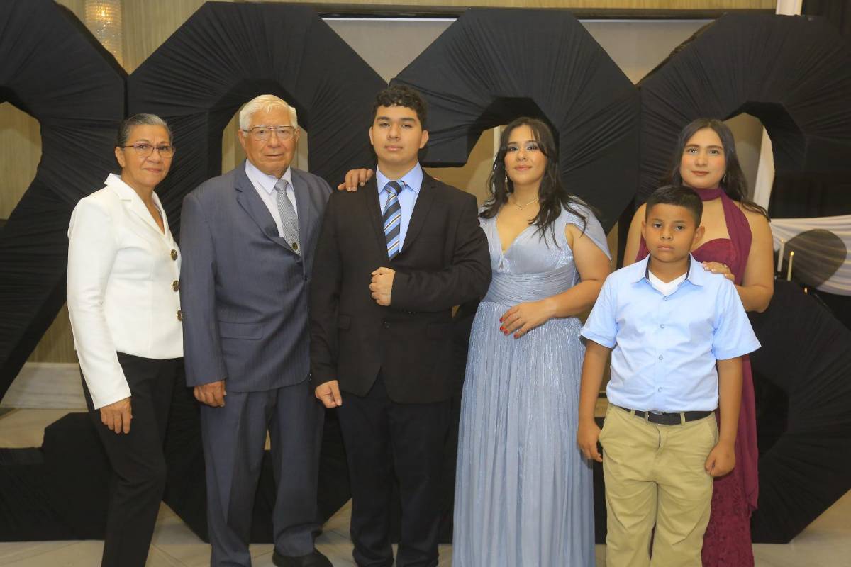 Una noche inolvidable para los 22 seniors de Big Step Institute