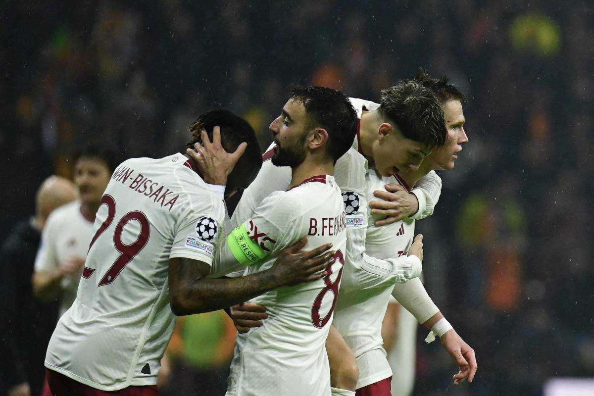 Alejandro Garnacho y Bruno Fernandes anotaron golazos en el primer tiempo del partido.